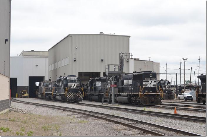 NS SD40-2 6178 is coupled to a 6-axle “slug.” NS loco shop. Bellevue.